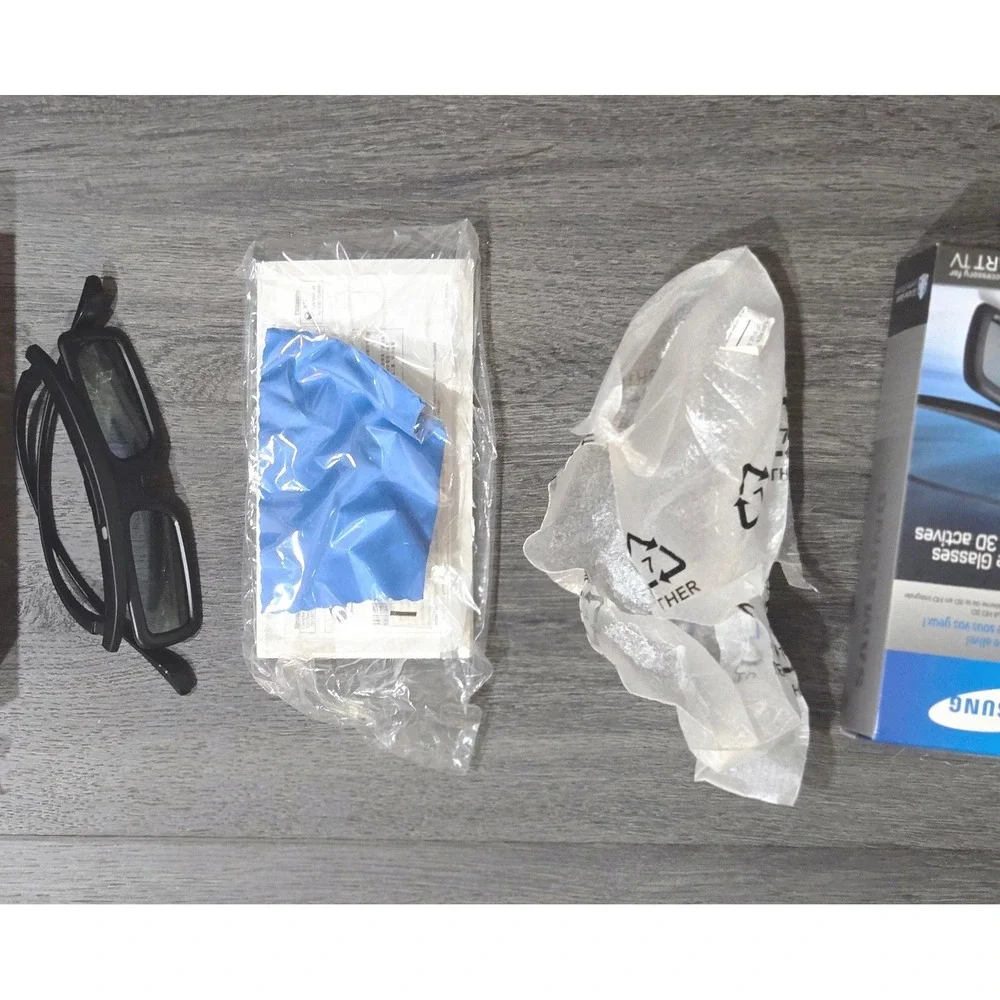 Lot of 2 Samsung SSG-3050GB 3D Active Glasses Smart TV - 1 Sealed + 1 Open